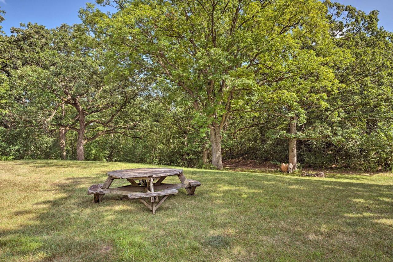 Cozy Wisconsin Studio, 11 Mi To Lake Geneva! Burlington Екстериор снимка